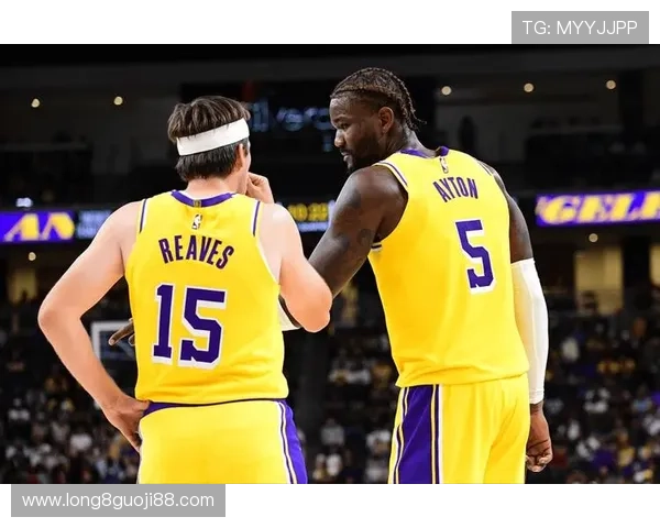 湖人队迎来新援大交易引发热议 詹姆斯能否带领球队再创辉煌