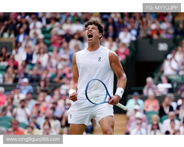 网球界新星崛起引关注大满贯赛事精彩对决持续上演